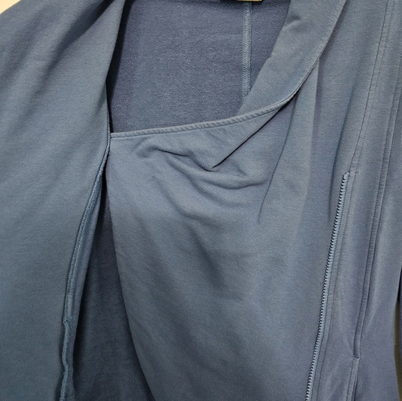 *North Face Crescent Wrap Jacket* - Picture 7 of 15